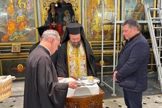 Ο Δημήτρης Παλούμπης στο ναό Παναγίας Φανερωμένης στο Αίγιο