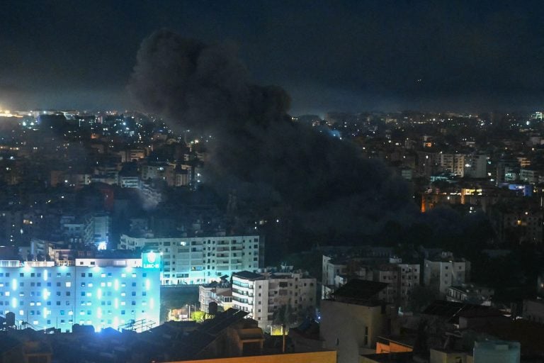 Έβδομη ημέρα πολέμου: Ισραηλινά πλήγματα σε Τεχεράνη και Βηρυτό – Ιρανική επίθεση σε κεντρικό Ισραήλ, Μπαχρέιν και Κουβέιτ