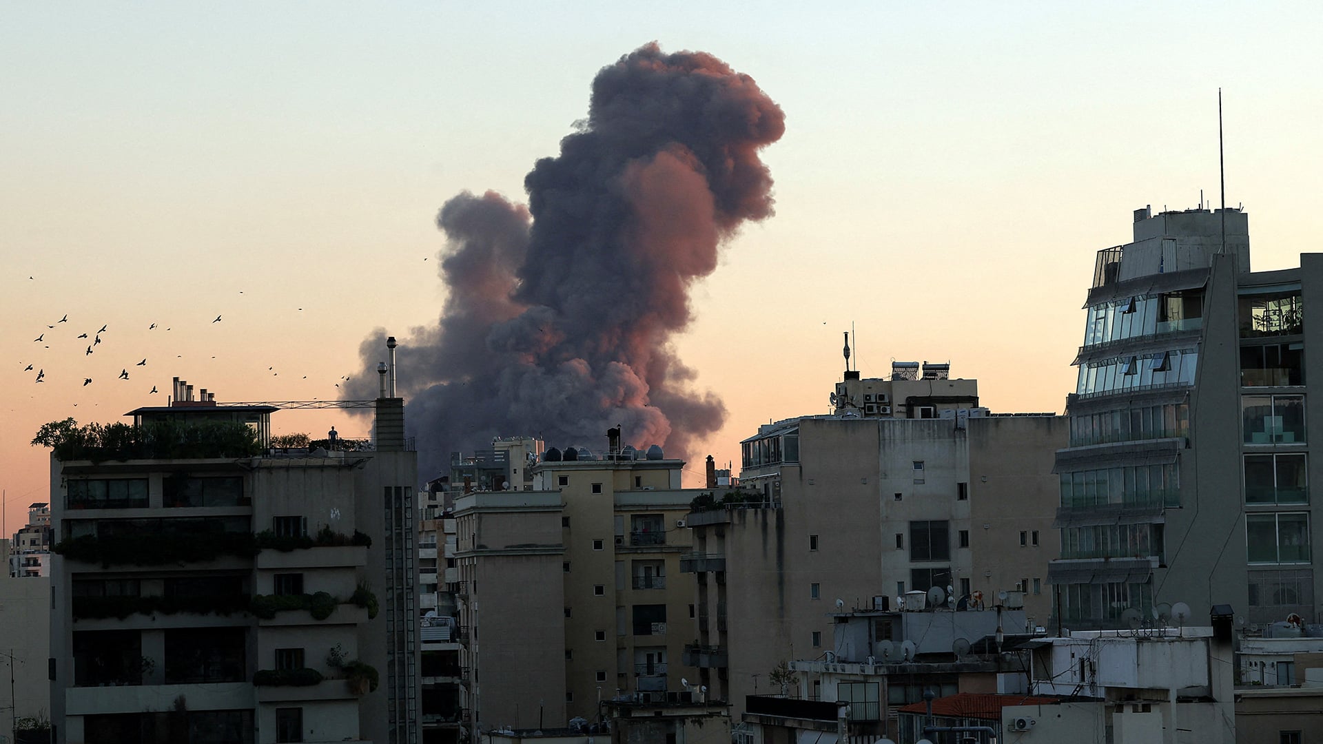 Εκατοντάδες οι νεκροί στον Λίβανο από τα χειρουργικά χτυπήματα του Ισραήλ 