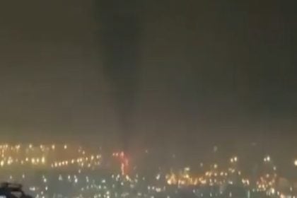 Πυρκαγιά στο λιμάνι του Ντουμπάι, μετά από πυραυλική επίθεση ΒΙΝΤΕΟ