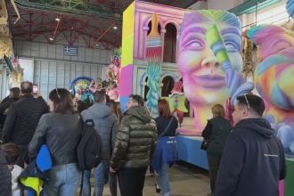 Πλήθος σχολείων και συλλόγων ξεναγήθηκαν στο Καρναβαλικό Εργαστήρι - ΦΩΤΟ