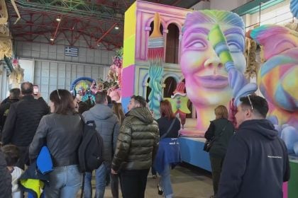 Πλήθος σχολείων και συλλόγων ξεναγήθηκαν στο Καρναβαλικό Εργαστήρι - ΦΩΤΟ