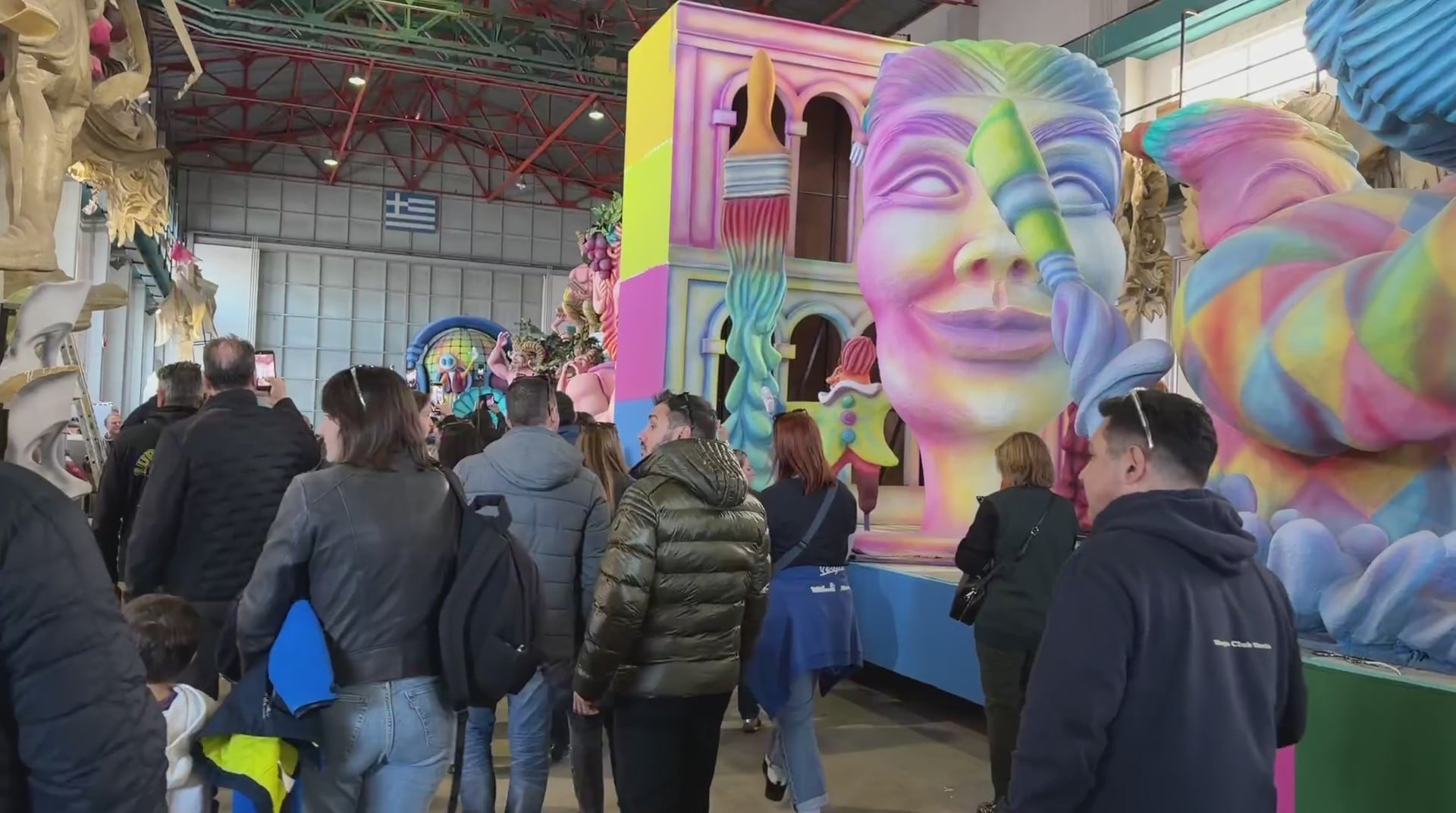 Πλήθος σχολείων και συλλόγων ξεναγήθηκαν στο Καρναβαλικό Εργαστήρι - ΦΩΤΟ