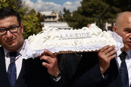 Αλέξης Κούγιας: Συγκίνηση στο μνημόσυνο για τον έναν χρόνο από τον θάνατό του