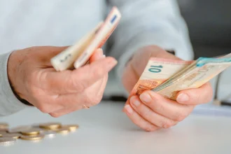 Δώρο Πάσχα 2026: Πότε πληρώνονται οι άνεργοι και πόσα χρήματα θα δουν