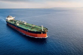 Έκρηξη ναύλων στα τάνκερ άνω των $400.000 μετά την έναρξη του πολέμου στον Κόλπο