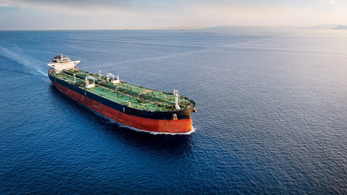 Έκρηξη ναύλων στα τάνκερ άνω των $400.000 μετά την έναρξη του πολέμου στον Κόλπο