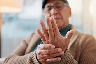 Εγκρίθηκε για πρώτη φορά στον κόσμο θεραπεία με βλαστοκύτταρα για τη νόσο Πάρκινσον