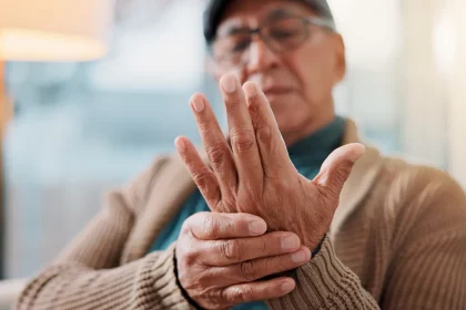 Εγκρίθηκε για πρώτη φορά στον κόσμο θεραπεία με βλαστοκύτταρα για τη νόσο Πάρκινσον