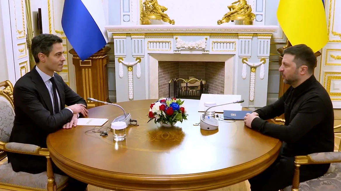 Την κοινή παραγωγή όπλων μεταξύ Ουκρανίας και Ολλανδίας συζήτησε ο Ζελένσκι με τον πρωθυπουργό Ρομπ Γιέτεν