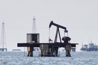 Πώς επηρεάζεται η Ευρώπη από το κλείσιμο των Στενών του Ορμούζ