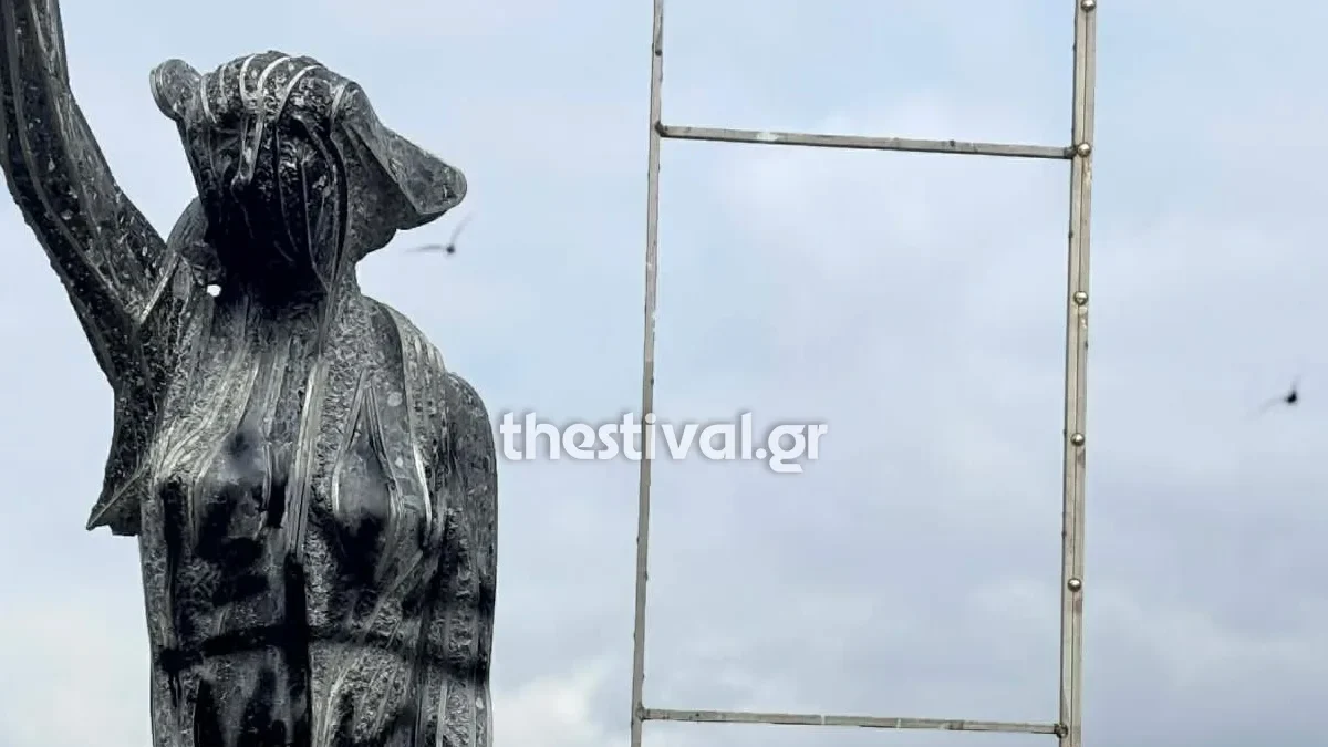 Βανδάλισαν άγαλμα στο κέντρο της Θεσσαλονίκης – «Ιησούς Χριστός Νικά» έγραψαν