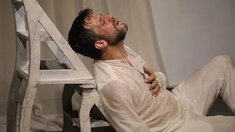 ΚΟΙΜΩΜΕΝΟΣ ΧΑΛΕΠΑΣ, Ο ΣΑΛόΣάΓΙΟΣ ολοκληρώνει τον κύκλο παραστάσεων στην Πάτρα με 2 νέες ημερομηνίες