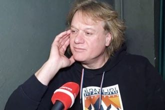 Πέτρος Γαϊτάνος: «Πάρα πολλοί γονείς μου λένε ότι νανουρίζουν τα παιδιά τους με τους ύμνους μου»