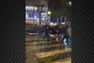 Βίαια επεισόδια έξω από τζαμί στο Λονδίνο μεταξύ Ιρανών φιλοκαθεστωτικών και φιλομοναρχικών, τραυματίστηκε ένας 17χρονος