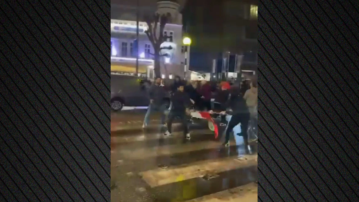 Βίαια επεισόδια έξω από τζαμί στο Λονδίνο μεταξύ Ιρανών φιλοκαθεστωτικών και φιλομοναρχικών, τραυματίστηκε ένας 17χρονος