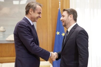 Eπίθεση στο Ιράν: Σήμερα η συνάντηση Μητσοτάκη-Ανδρουλάκη