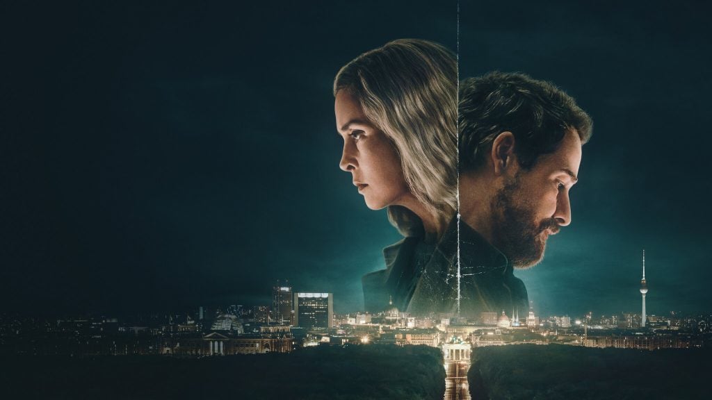 Unfamiliar - Μυστικά που δεν έμειναν θαμμένα