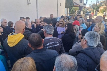 Συγκέντρωση διαμαρτυρίας κατοίκων στην Παραλία Πατρών για εγκατάσταση κεραίας κινητής τηλεφωνίας (ΦΩΤΟ)