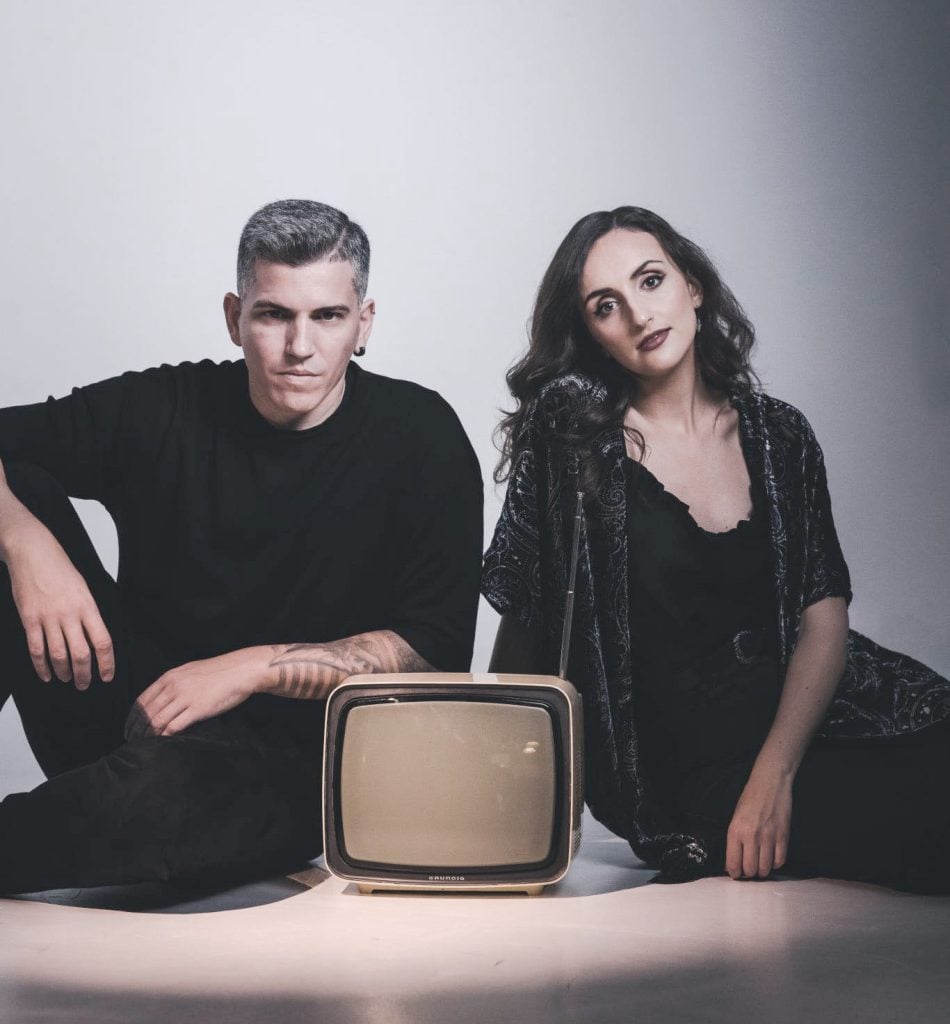 Η μουσική παράσταση "Εκτός Οθόνης" έρχεται στην Πάτρα