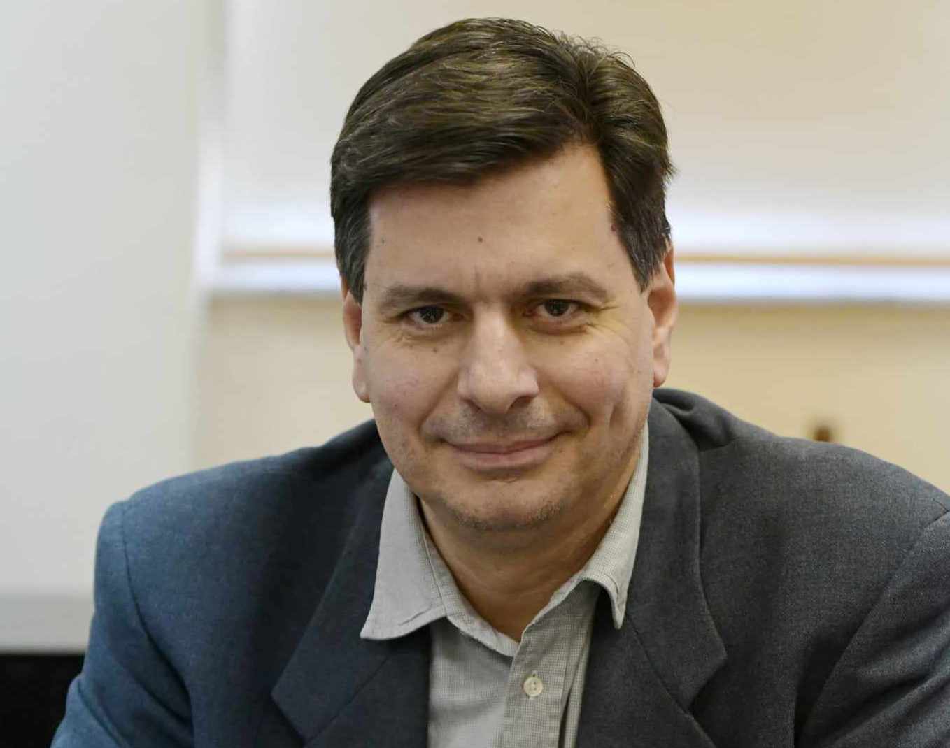 Μία πόλη έξω από τις ράγες της λογικής