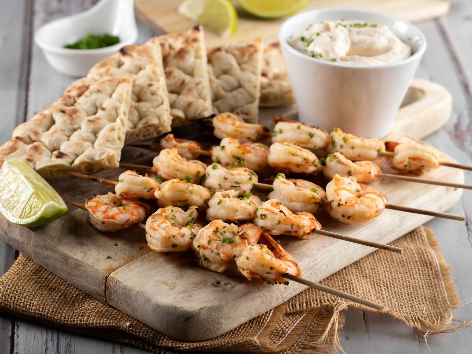 Σουβλάκια γαρίδας με ταραμοσαλάτα