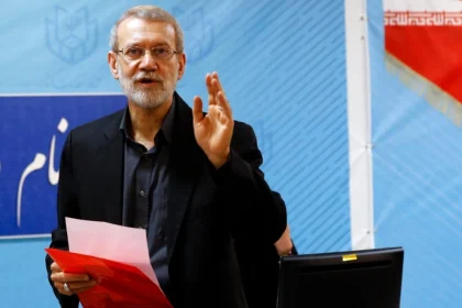 Αλί Λαριτζανί: Ποιος είναι ο άνθρωπος που θα κινήσει νήματα μετά τον θάνατο του Αλί Χαμενεΐ και ήδη εκτοξεύει απειλές