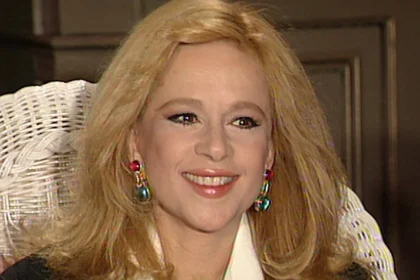 Αλίκη Βουγιουκλάκη: Στο Δημοτικό Θέατρο Πειραιά βρίσκει μόνιμη στέγη το καμαρίνι της