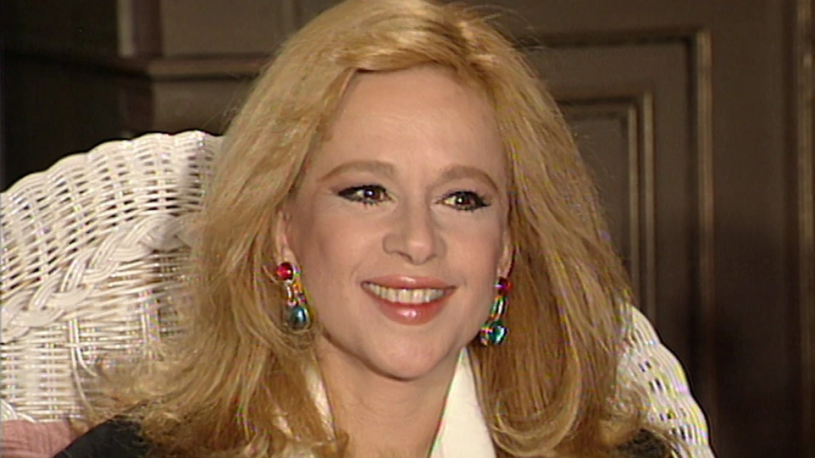 Αλίκη Βουγιουκλάκη: Στο Δημοτικό Θέατρο Πειραιά βρίσκει μόνιμη στέγη το καμαρίνι της