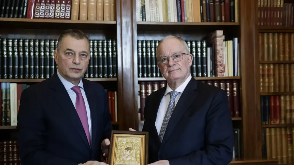 Συνάντηση Τασούλα με τον πολιτικό διοικητή του Αγίου Όρους Αλκιβιάδη Στεφανή