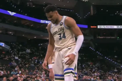 Γιάννης Αντετοκούνμπο: Εκνευρισμένος από τη νέα ήττα των Μπακς - Πέταξε τη μπάλα στη μπασκέτα και δέχθηκε τεχνική ποινή ΒΙΝΤΕΟ