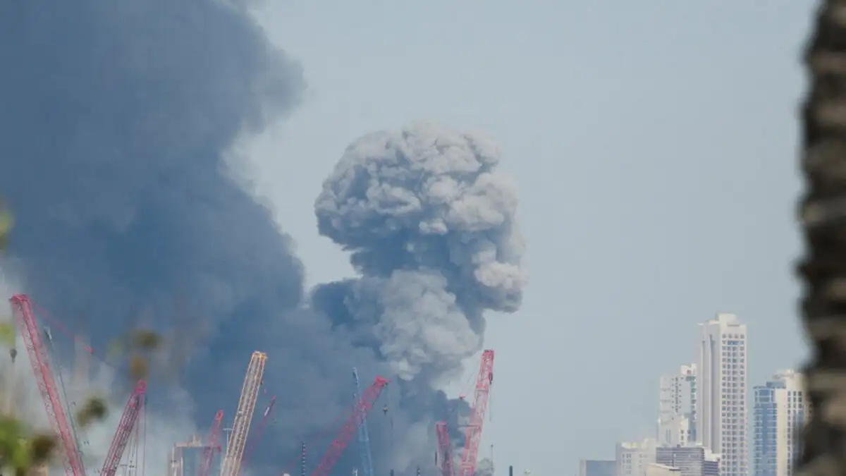 Ιράν: Πλήγματα σε αμερικανικές βάσεις σε Ιράκ και Κόλπο, drones χτύπησαν το λιμάνι Ντουκμ στο Ομάν – 4 τραυματίες από επίθεση σε τάνκερ