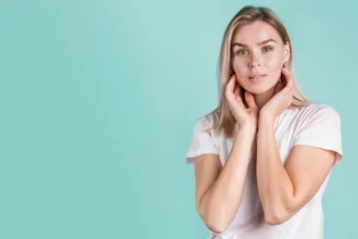 Κολλαγόνο: Τι πραγματικά κάνει για τις ρυτίδες και ποια είναι τα άγνωστα οφέλη του