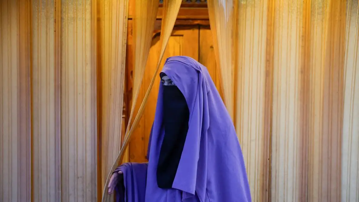 Φρικιαστικός νόμος των Ταλιμπάν: Νόμιμο να χτυπάνε οι άνδρες τις γυναίκες αρκεί να μην σπάνε κόκκαλα – Θανατική ποινή για ομοφυλοφιλία