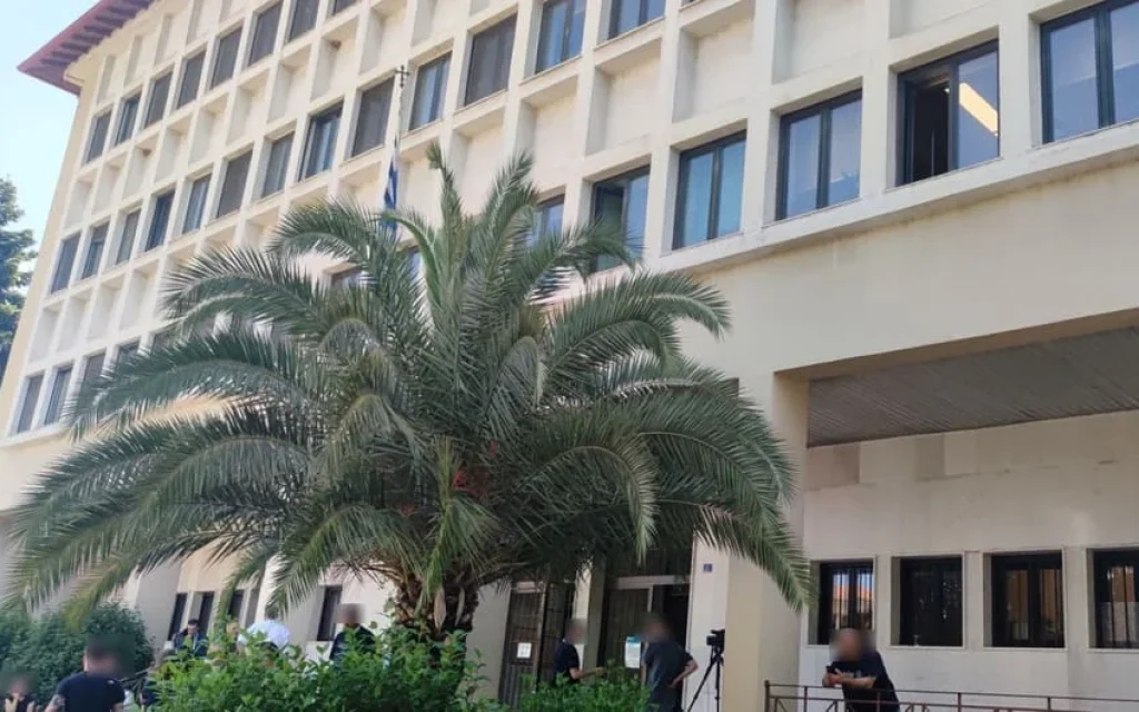 Πήγε στα Δικαστήρια με… σφαίρα στην τσάντα της