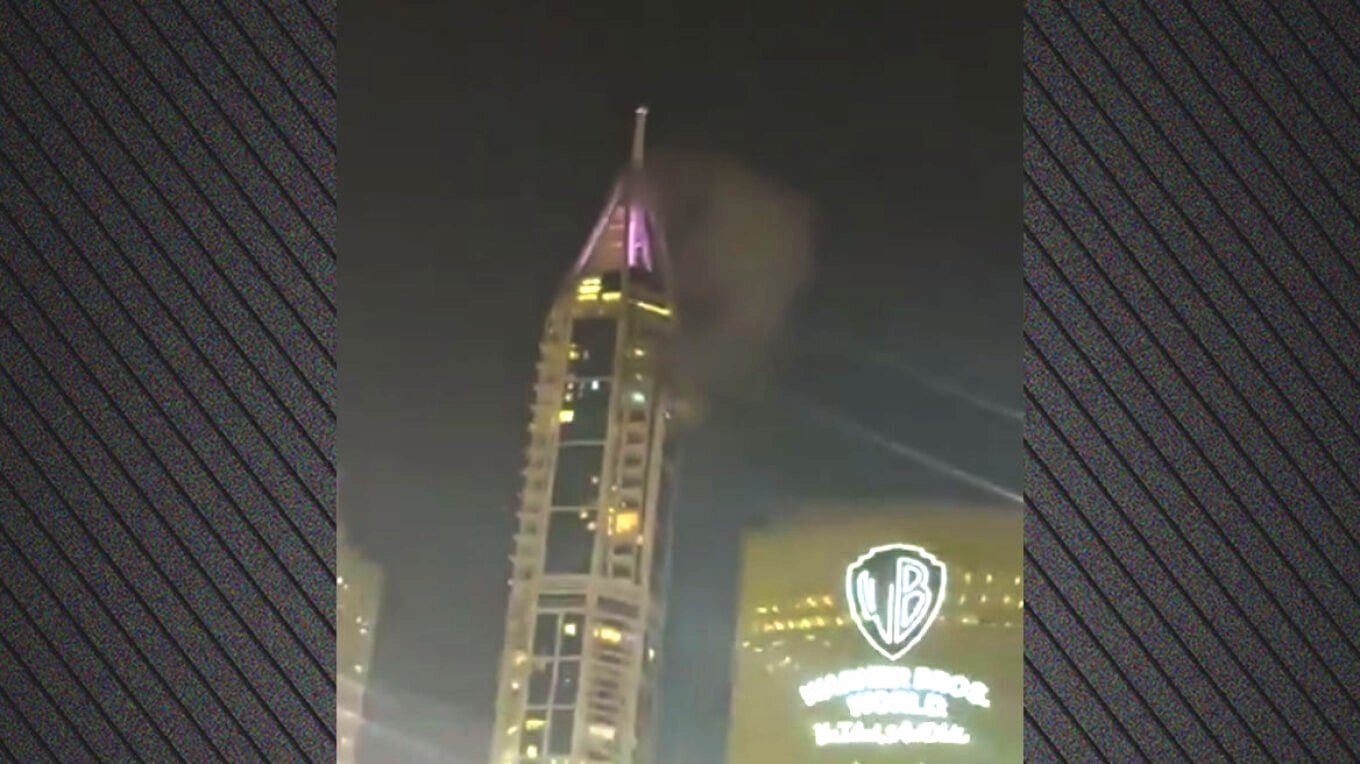 Ντουμπάι: Χτύπημα Ιρανών σε ουρανοξύστη στη μαρίνα - Ένας νεκρός από τα θραύσματα πυραύλων