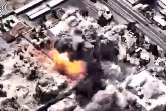 Ιράν: Η στιγμή που το Ισραήλ βομβαρδίζει κτίριο του καθεστώτος στo κέντρο της Τεχεράνης