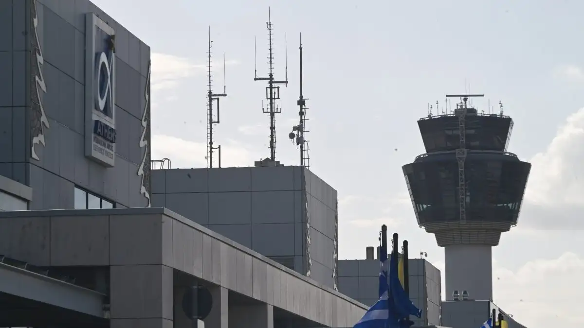 Επέστρεψαν στην Ελλάδα 87 Έλληνες από το Ομάν - Ανάμεσά τους και ένα μωρό