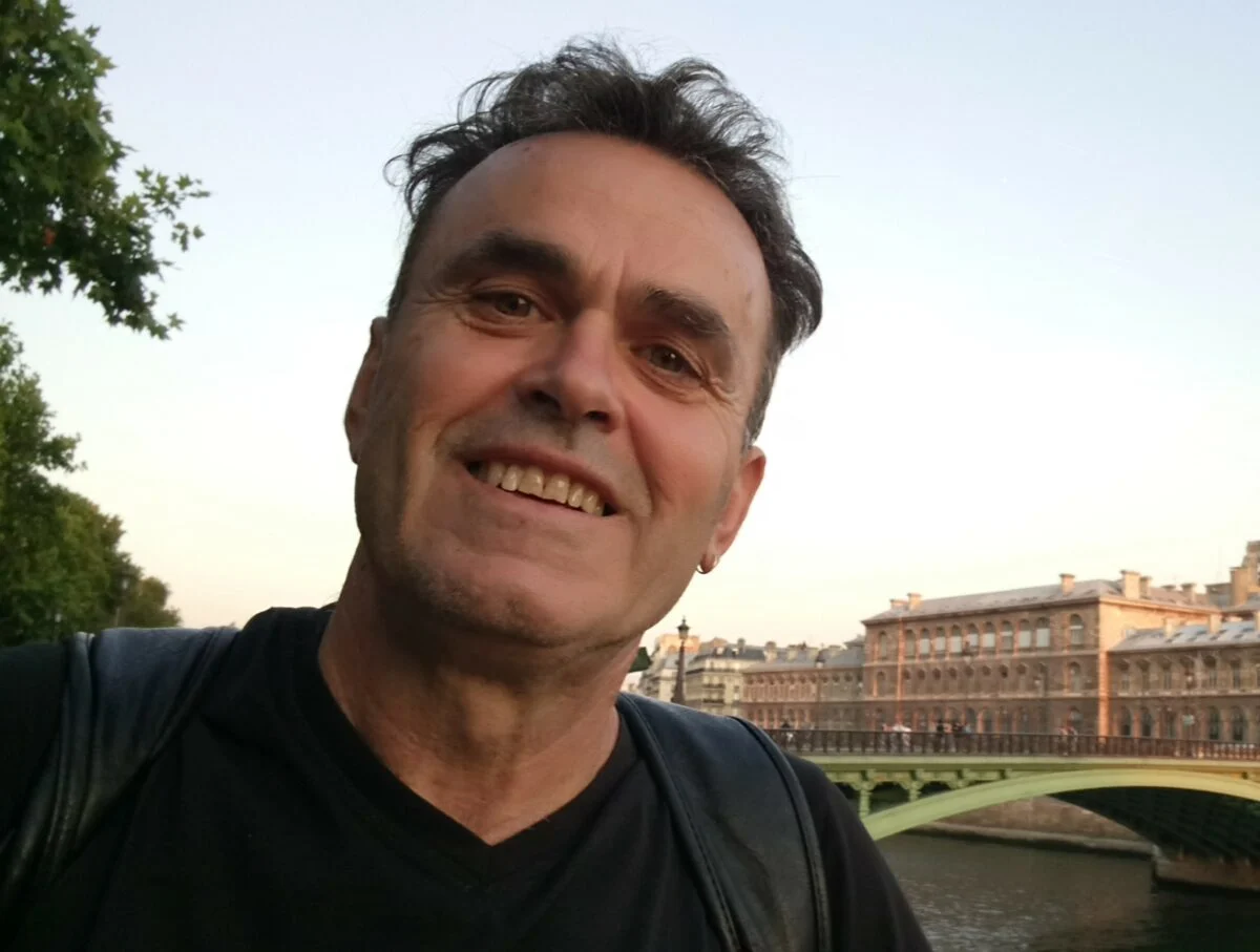 Το Μεγαλείο - Τρεις υπογραφές πριν τη σιωπή