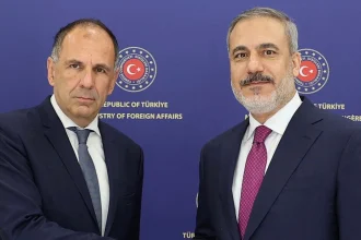 Τηλεφωνική επικοινωνία Γεραπετρίτη - Φιντάν για τις εξελίξεις στη Μέση Ανατολή