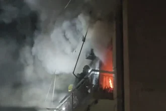 Φωτιά σε διαμέρισμα, 50χρονος ανασύρθηκε χωρίς τις αισθήσεις του