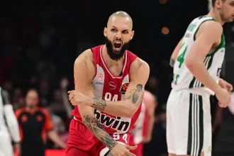 "Έσπασαν" καρδιές στο ΣΕΦ - "Ερυθρόλευκο" το ντέρμπι της Euroleague