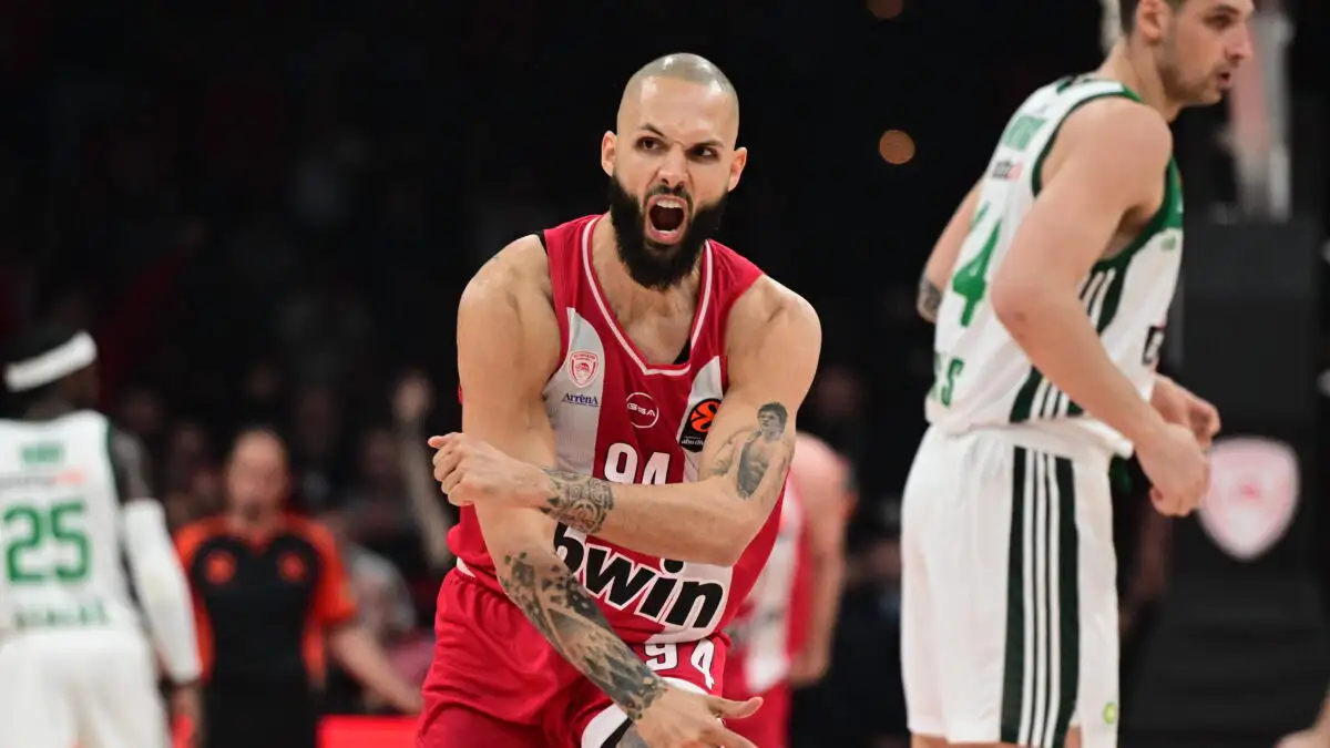 "Έσπασαν" καρδιές στο ΣΕΦ - "Ερυθρόλευκο" το ντέρμπι της Euroleague