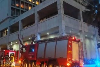 Θρίλερ στη ΓΑΔΑ: Συνελήφθη άνδρας που απειλούσε με χειροβομβίδα στα χέρια και είχε άλλες δύο στο σακίδιο - Έγινε ελεγχόμενη έκρηξη