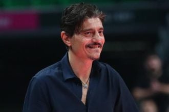 Η απάντηση Γιαννακόπουλου στις αντιδράσεις για το λάβαρο του Μποντίρογκα