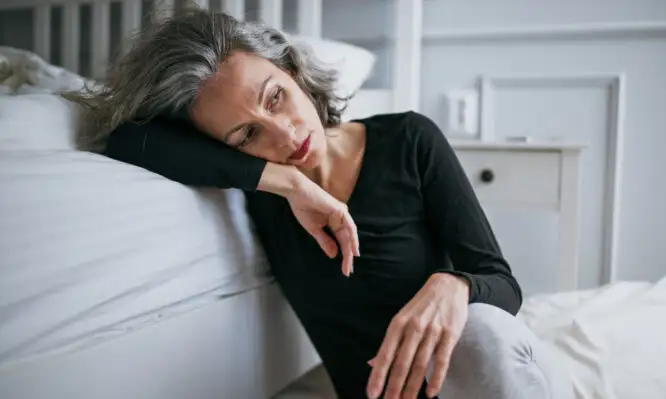 Γήρανση: Μήπως όσο τη φοβόμαστε τόσο την επιταχύνουμε -Τι δείχνει νέα μελέτη