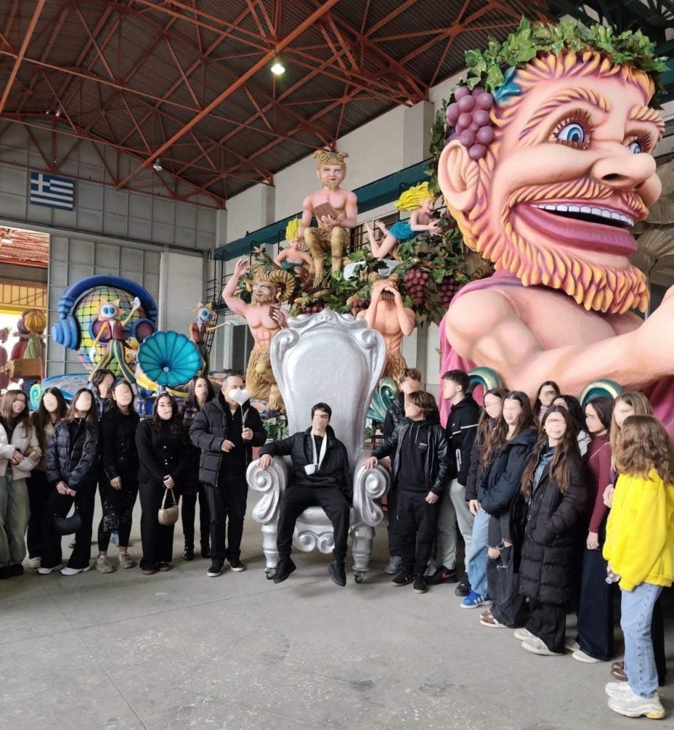 Πλήθος σχολείων και συλλόγων ξεναγήθηκαν στο Καρναβαλικό Εργαστήρι - ΦΩΤΟ