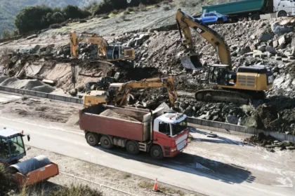 Νέες καταπτώσεις και αγώνας δρόμου στην Συκούλα για την Ιόνια Οδό