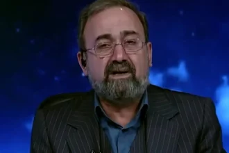 Δημοσιογράφος ανακοινώνει τον θάνατο του Αλί Χαμενεΐ και βάζει τα κλάματα...