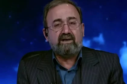 Δημοσιογράφος ανακοινώνει τον θάνατο του Αλί Χαμενεΐ και βάζει τα κλάματα...